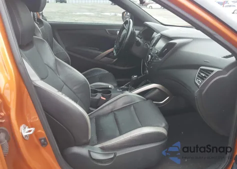 2016 Hyundai Veloster Turbo z USA, uszkodzony, nr VIN KMHTC6AE2GU282397